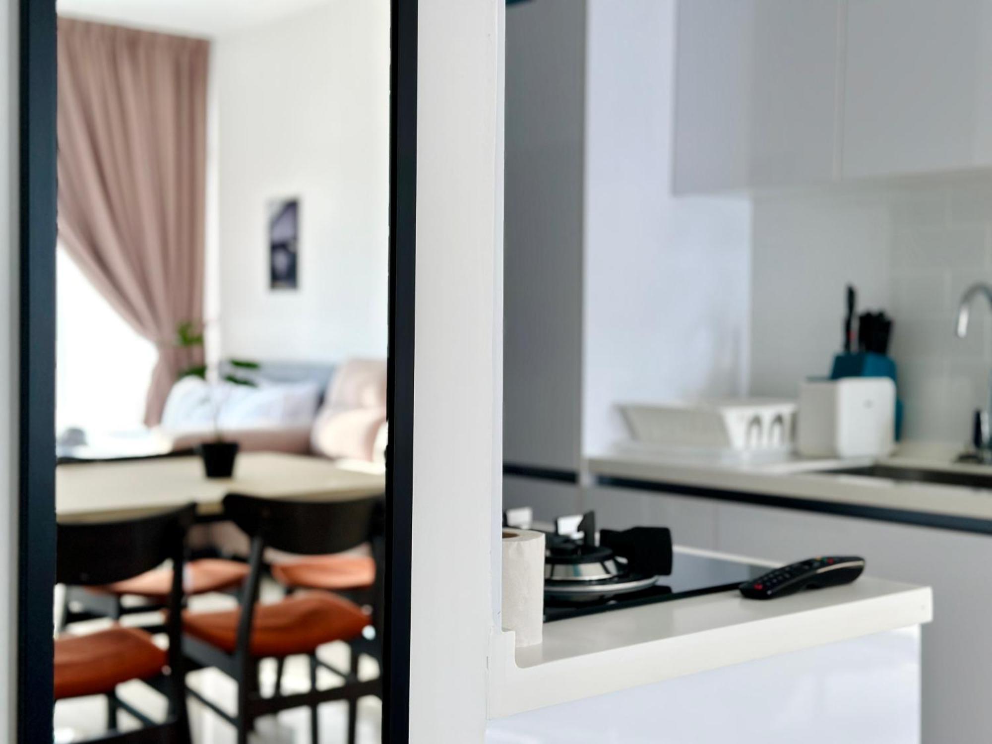New 2Br Georgetown Warm And Lovely Homestay 10Pax-无敌美景两房民宿 Beacon Executive Suite Экстерьер фото